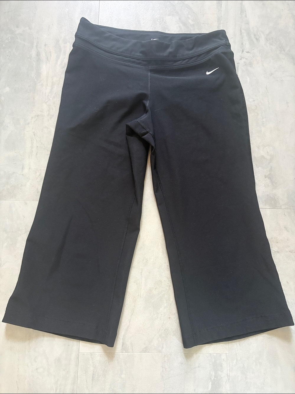 Nike Dri-FIT Legging capris  black/white  athletic wear  wide leg waistband pock